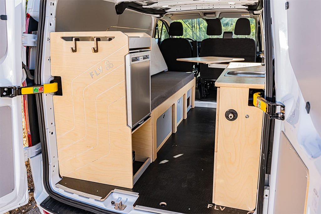 Projet Hive Van Honey dans un Ford Transit Custom utilitaire